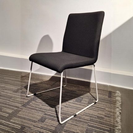 Chaise visiteur en tissu
