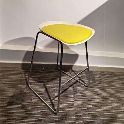 Tabouret fixe en tissu