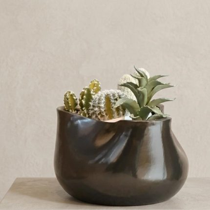 MATTE BLACK TWIST VASE