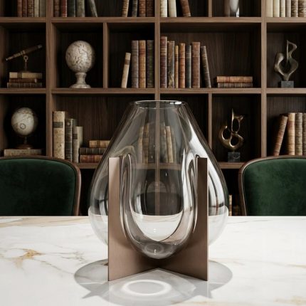 VASE AVEC VERRE ET PIETEMENT METALLIQUE